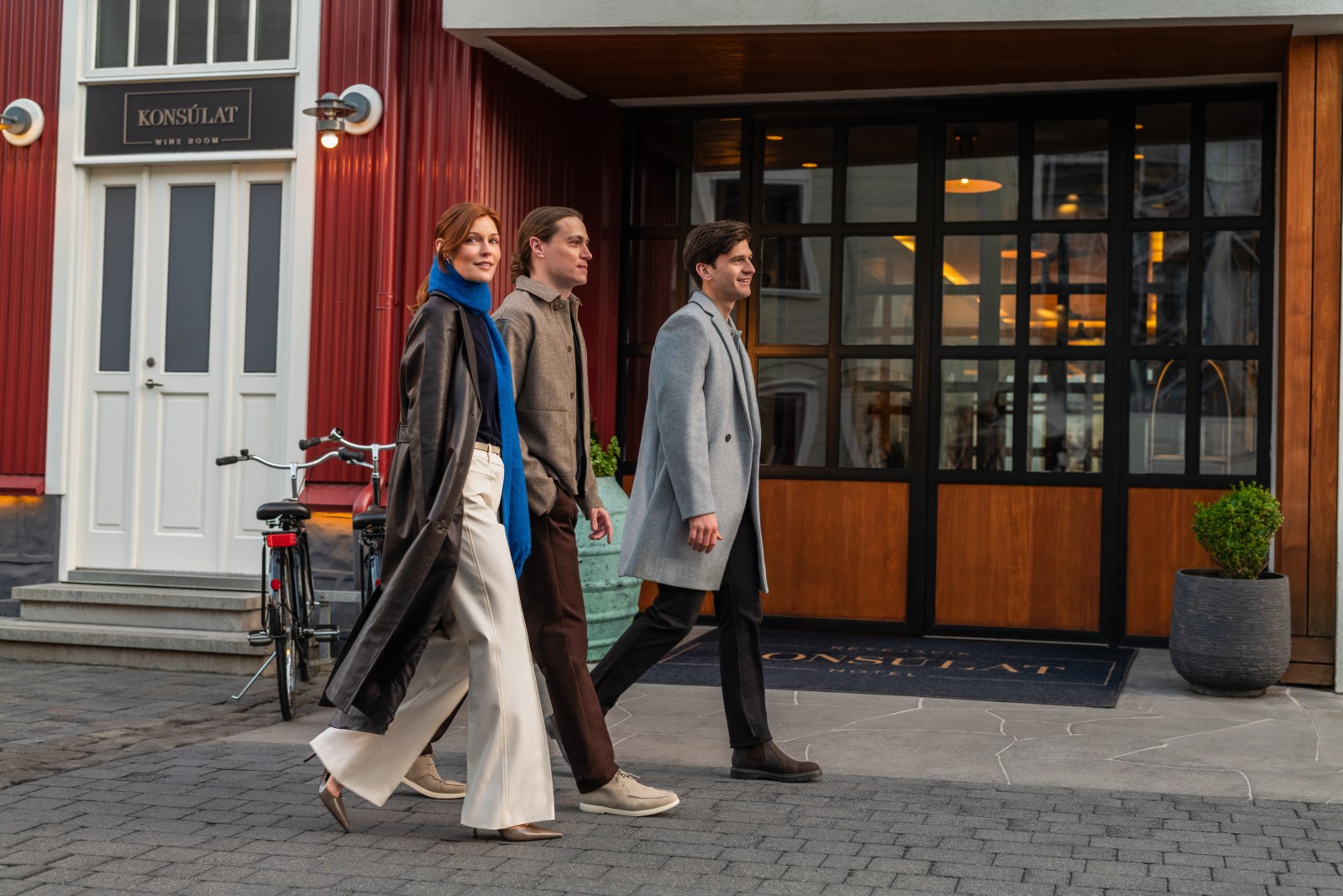Guests walking outside Reykjavík Konsúlat Hotel